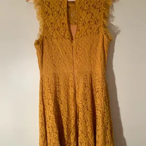 Miami Dress size Medium thumbnail 4