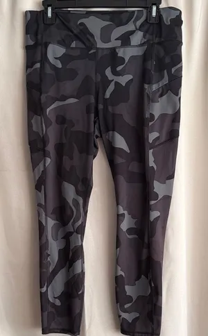 Athleta Gray Black Camo Camoflauge‎ Leggings Size Large thumbnail 1