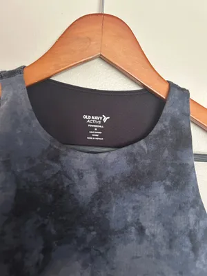 Old Navy Active semi crop top  thumbnail 2