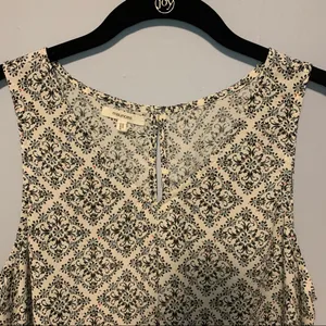 Maurices Boho Floral Pattern V-Neck Tank Top Blouse Size Medium Color Block thumbnail 3