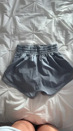 Lululemon Shorts Hotty Hot High-Rise thumbnail 3