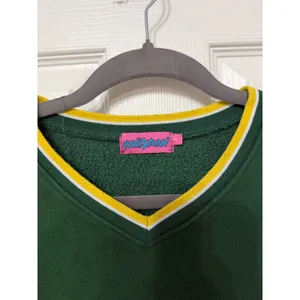 Edikted‎ Dallas Graphic Oversized V-Neck Sweatshirt Green Yellow Small thumbnail 4