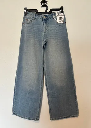 Refuge Denim NWT Jr's Size 0 Super Baggy Low Rise Light Wash Wide Leg Blue Jeans thumbnail 1