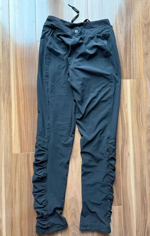 Lululemon Runderful Pant - size 2 thumbnail 2