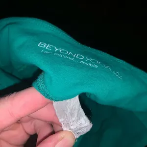 Beyond Yoga Kelly green ruched hem cropped M athletic leggings thumbnail 2