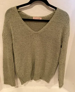 NWOT!  Sweater thumbnail 1
