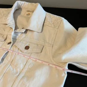 Marine Layer Women's Cream Denim Jean Jacket Embroidered Shoulder White Medium thumbnail 11