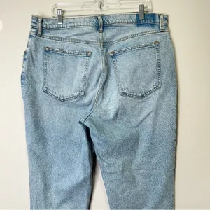 Abercrombie & Fitch Short Ultra High Rise 90s Straight‎ Jean Light Wash Curve thumbnail 9