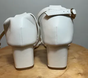 02 Collection Women's white summer shoes. Size 8. $35. thumbnail 4