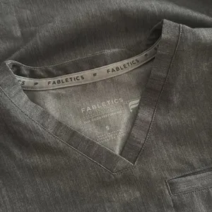 Fabletics Women's Method 2-Pocket Scrub set 
EUC thumbnail 5