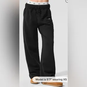 ALO Yoga NWT Accolade Straight Leg Sweatpants Black Size S Oversized thumbnail 8