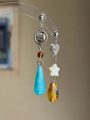 Handmade y2k funky fairy assymmetric dangle earrings🌟🧡 thumbnail 3