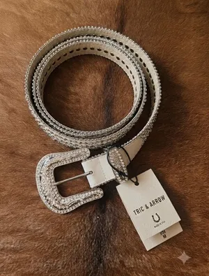 NWT Twig & Arrow Rhinestone Western Belt – Size Medium (Silver/White) thumbnail 1