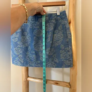 Abercrombie & Fitch Denim Mini Skirt women’s Size 25/0 Gold Floral Pattern thumbnail 8