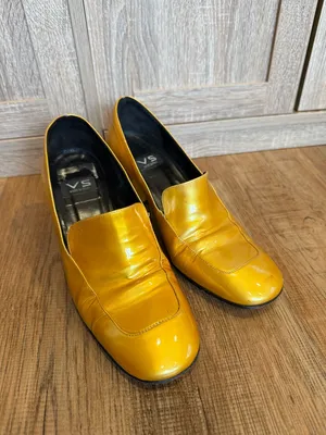 VS Vintage Yellow Patent Leather Chunky Heel Loafers Made in Italy Mod Retro 7 thumbnail 2