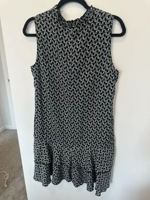 Black and White Geometric Print Sleeveless Mini Dress with Ruffle Neck and Tie D thumbnail 3