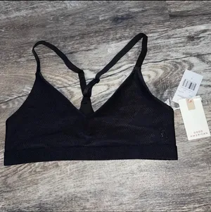 Good American Workout Outfit thumbnail 5