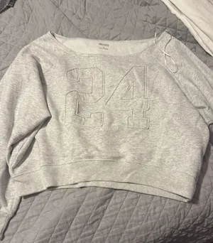 Hollister Off-The-Shoulder Top thumbnail 1