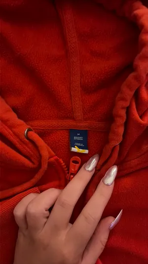 red cropped hoodie Size M thumbnail 2