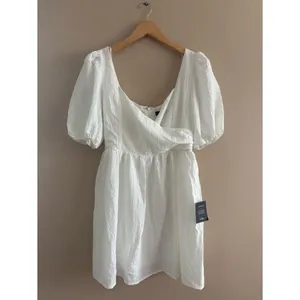 Lulus Little Bit In Love White Surplice Puff Sleeve Mini Dress Size Medium Beach thumbnail 4