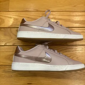 Nike Women’s Court Royale Sneakers in Particle Rose and Smokey Mauve Size 7.5. thumbnail 7