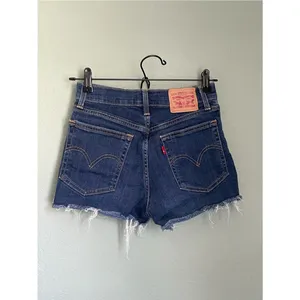 Levi’s High Rise Short Size 26 Dark Wash Raw Hem Cut Off Frayed Fringe thumbnail 4