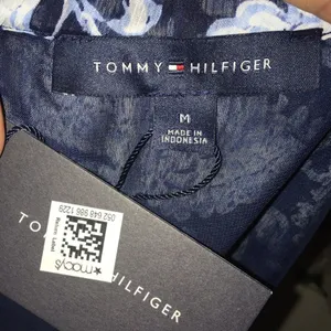 Tommy Hilfiger NWT M blue floral flowy blouse thumbnail 2