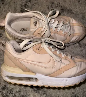Nike Women’s Light Beige/Pale Pink Air Max Platform Sneakers thumbnail 1