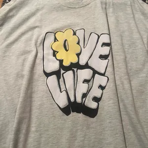 Gray and yellow Love Life tee #streetwear Size L very oversized fit I got it at H&M thumbnail 2