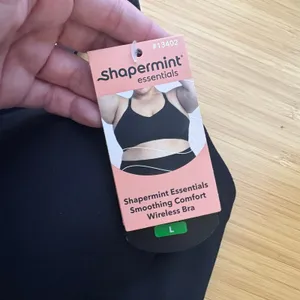 Shapermint Large Black Essential Smoothing Comfort Wireless Bra 13402 Stretch thumbnail 3