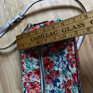 Kelly & Katie Floral Crossbody Bag White Red Blue Faux Leather Small Purse thumbnail 6