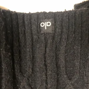 Alo Cable Knit Shawl Black One Size thumbnail 10