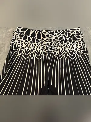 Women’s Capri Black/White Leggings Size XXL thumbnail 9