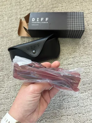 DIFF Eyewear Indy Rectangular Sunglasses Reddish Pink New in Box thumbnail 8