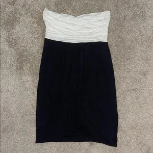 Elegant Black and White Strapless Dress thumbnail 2