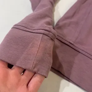 Lululemon Every Movement Cropped Crew Sweatshirt‎ Womens 2 Mauve Athleisure thumbnail 4