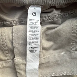 Lululemon Light Utilitech Beige Cargo‎ Pants Women’s Pocket High Rise Sz 25 thumbnail 4