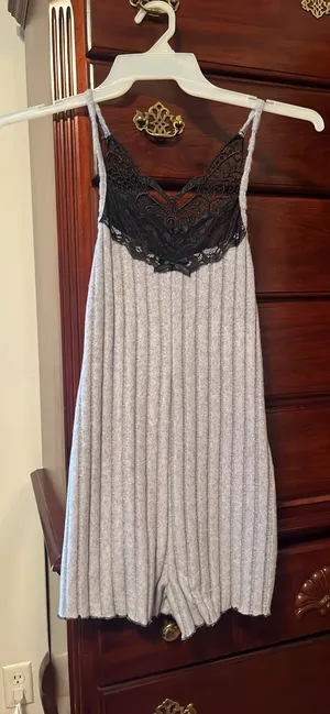 Woman’s sleep romper with lace accents Gray Size M thumbnail 1