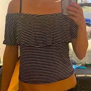 Womens off the shoulder crop top thumbnail 2