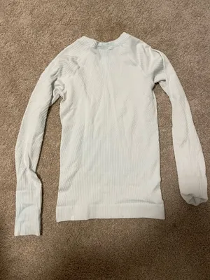 Lululemon top  thumbnail 3
