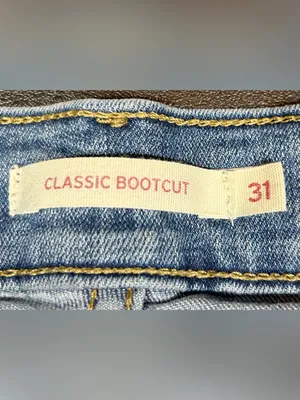 Levis Women’s Size 31x31 Classic Bootcut Stretch Light Wash Jeans thumbnail 2