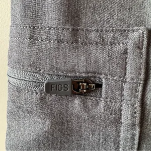 Figs Women’s Yola Skinny Scrub Pants‎ in Graphite Gray Size Small thumbnail 5