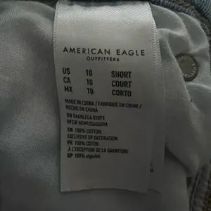 American Eagle Ripped Highest Rise 90s Boyfriend Jean 10 Short Women’s Blue 3648 thumbnail 5
