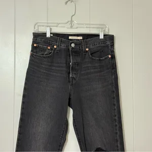 Levi’s Wedgie Straight Jeans Women’s 28 Black Distressed High Rise Raw Hem thumbnail 2