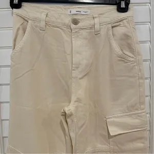MNG Ecru Cargo Jeans Sz 2 Straight Leg Cream Mango thumbnail 2