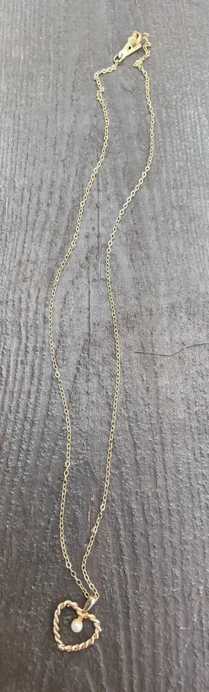 Vintage‎ Amway 16" Gold Tone Twisted Heart Faux Pearl Pendant Necklace thumbnail 1