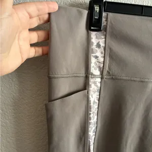 Athleta Grey Serene Salutation Stash Pocket Leggings with Patterned Stripe 3X thumbnail 7
