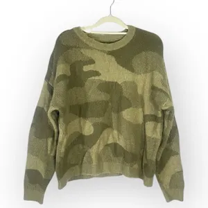 Lucky Brand Crew Neck Pullover Sweater Women’s Size Large Green Camouflage thumbnail 2