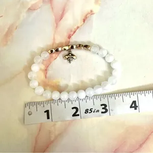 Avon white garden charm bee stretch bracelet thumbnail 4