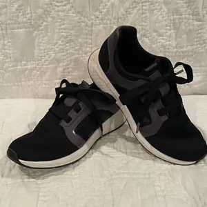 Women’s Adidas Bounce Size 8 thumbnail 1